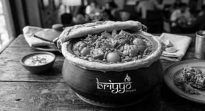 Hyderabadi Veg Nawabi Matka Biryani [1 kg]