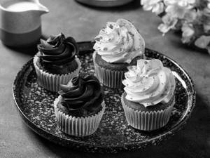 Chocolate Truffle & Red Velvet Cup Cake - Set of 4