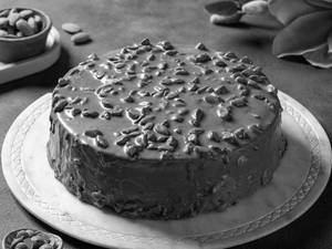 Crunchy Nut Cake (500 gm)