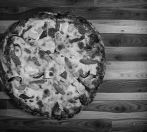 Paneer tandoori pizza