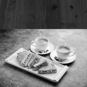 Paneer Grilled Sandwich [4 Pieces] With Ginger Tea