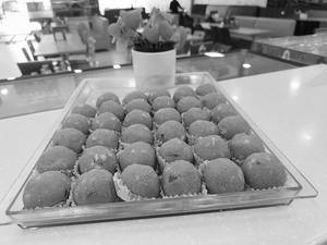 Besan Dry Fruit Laddu