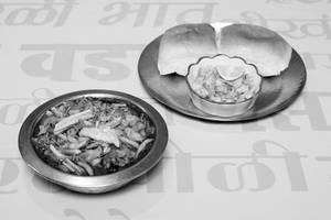 Puneri Misal + 2 Pav