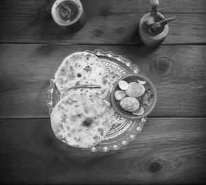 2 Naan Paratha + Egg Do Peyaza