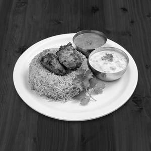 Hyderabad Chicken Tikka Biryani 1/2