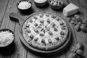 Chicken N Cheese Pizza