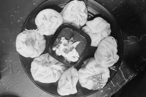 Veg Steamed Momos [8 Pieces]