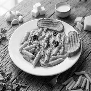Veg Rose (mix Sauce) Pasta