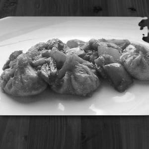 Paneer Momos Chili Gravy (6Pc)