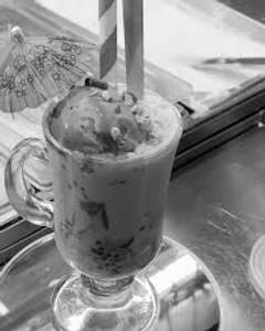Strawberry falooda