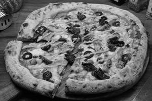 La Gioia Chicken Pizza