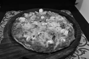 Barbecued Paneer Pizza