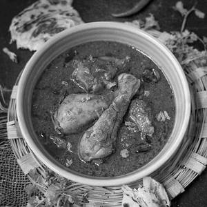 Chicken Curry [ 250ml /2 psc ] .