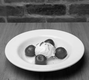 Gulab Jamun With Ice Cream