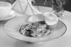 Non Veg Herbed Tomato Cream Penne