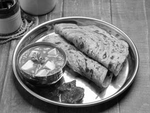 Matar Paneer With [2 Pcs] Paratha