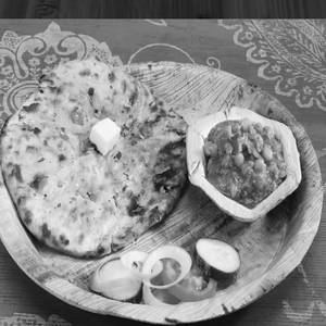 Mixed Kulcha With Chana