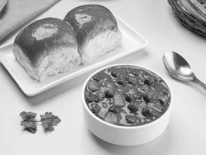 Pav With Kala Channa