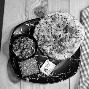 Amritsari Kulcha With Butter