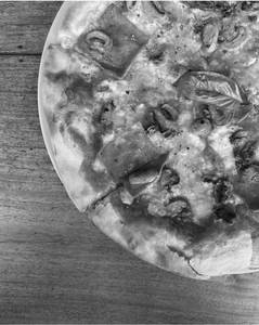 Prosciutto E Funghi Pizza [12 inches]
