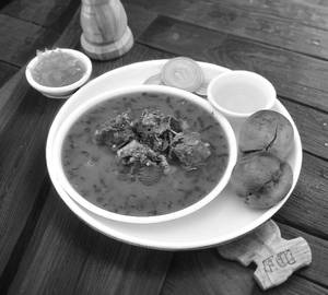 Chicken Curry Quarter (2Peace),2 Baati& Salad