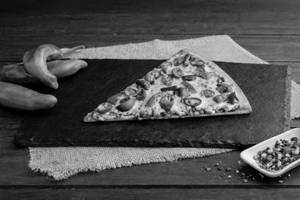 Hot Passion Giant Slice (20.5 Cm, Serves 1)