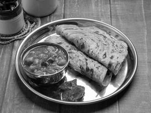 Chole With [2 pcs] Paratha