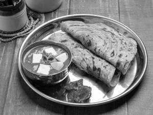 Palak Paneer With [2 Pcs] Paratha