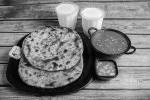 Paneer Kulcha With Chana (2 Pcs)