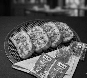 Exotic Garlic Bread [4 Pieces]