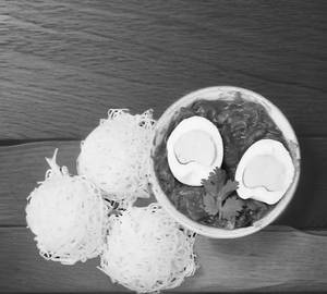 3 Idiyappam + Egg Curry