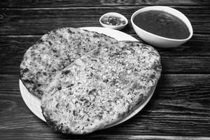 Stuffed Kulcha With Chana (2 Pcs)