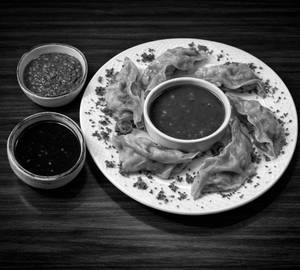 Steam Veg Momos [ 6 Pieces ]