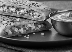 Paneer Kulcha with Gravy               