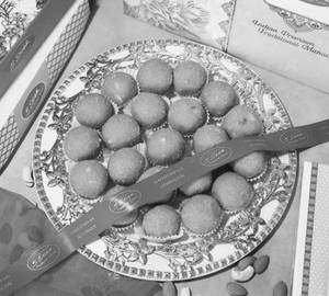Besan Laddu