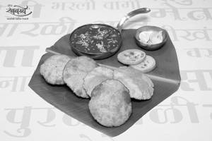 Kala Vatana Usal + 5 Malavani Vade Combo