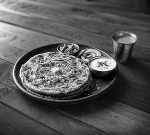 Achari Pyaj Paratha