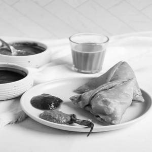 Samosa With Chutney 2pc