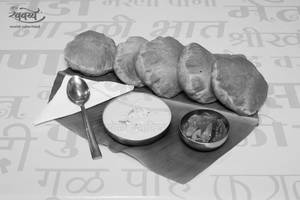 Shrikhand +  5 Puri Combo