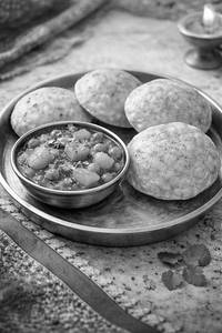 Sattu Kachori Sabji (4 Pcs)