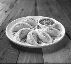 Beef momos [6 pieces]