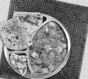 Kadhai Paneer With 2 Butter Roti