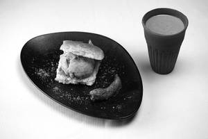 Tea+vadapav