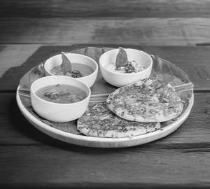 Onion Uthappam [2 Pieces]