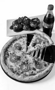 12" Margherita Pizza + 4 Buffalo Wings + Coke Combo Meal