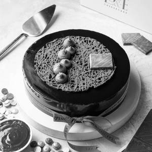 1/2 Kg The Ultimate Lindt Chocolate Cake
