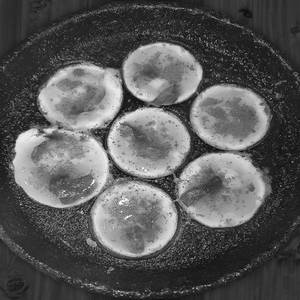 Egg Kuzhi Paddu (6Pcs)