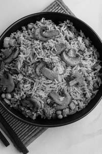 Veg Fried Rice+  Mushroom Chilli [H] Serve 1