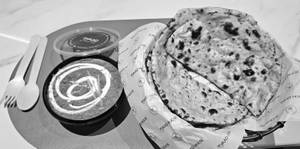 Dal Makhani [300 Ml] + 1 Butter Naan / 2 Butter Roti Combo
