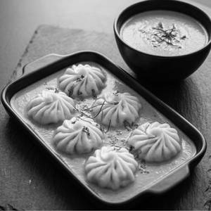 Corn Cheese Jhol Momos [6 Pieces]